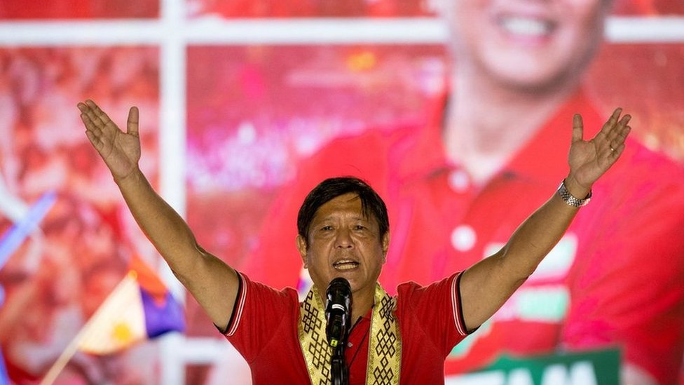 Elecciones en Filipinas: Bongbong Marcos, el hijo del exgobernante militar Ferdinand Marcos que trae a la familia de vuelta al poder