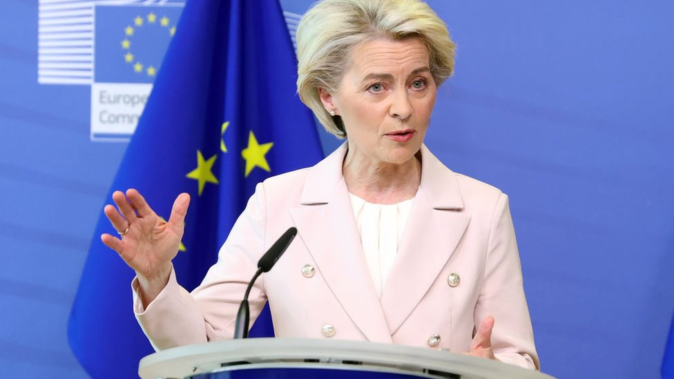 La Unión Europea anuncia nuevas sanciones contra Rusia, incluido un plan para dejar de depender de su petróleo