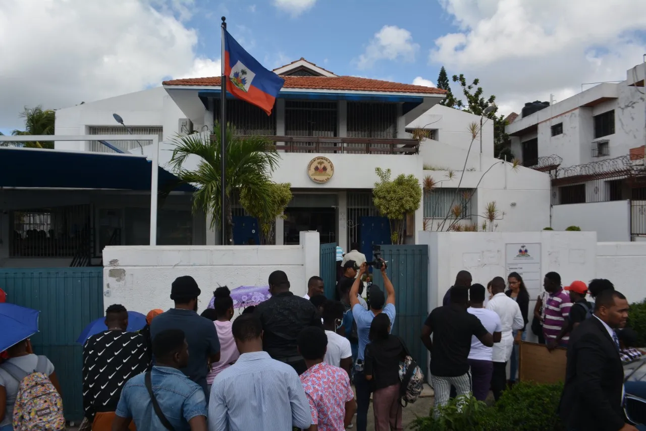 Estudiantes haitianos piden al Gobierno dominicano agilizar visados