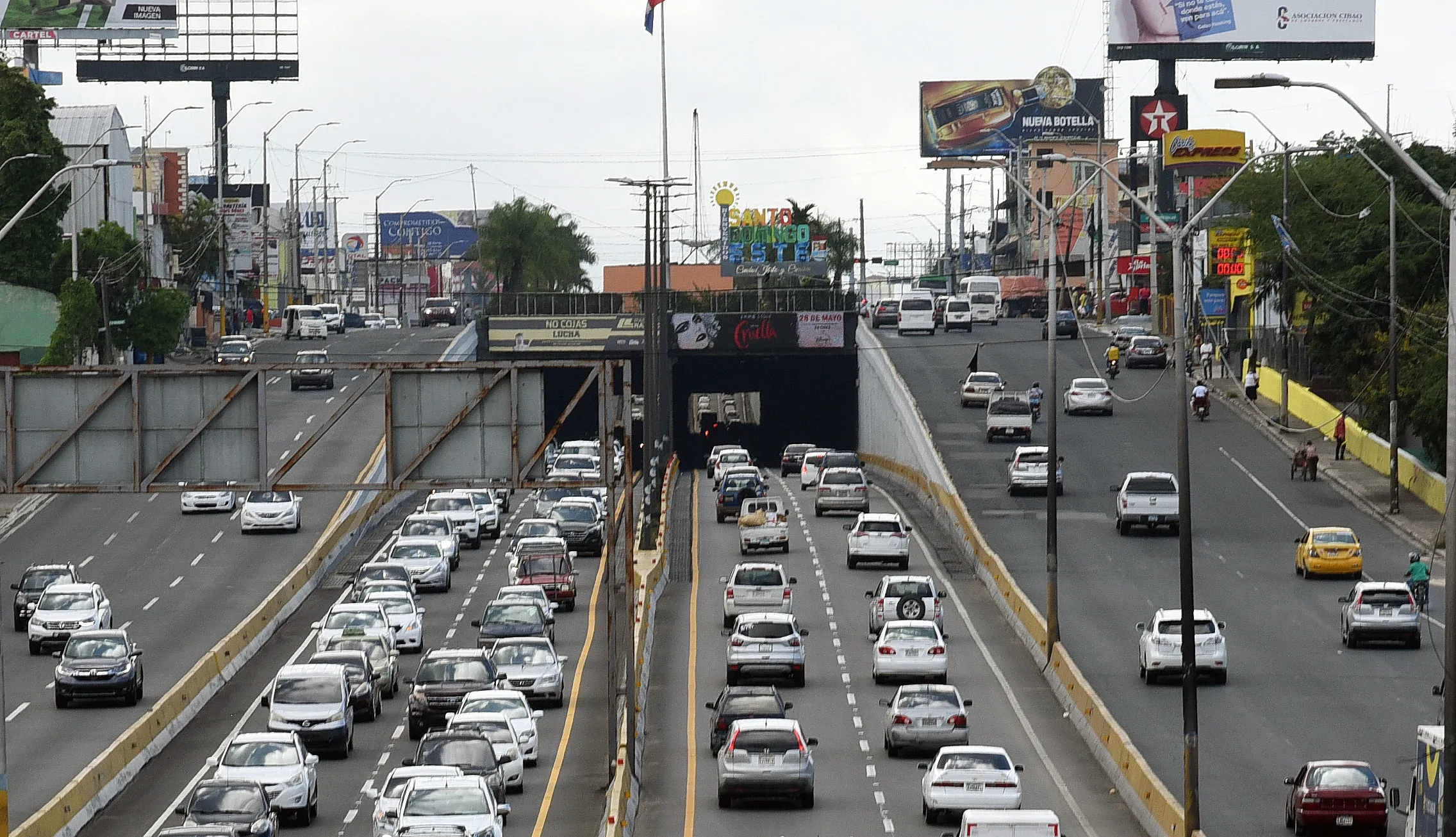 Obras Públicas cierra pasos a desnivel en el Gran Santo Domingo