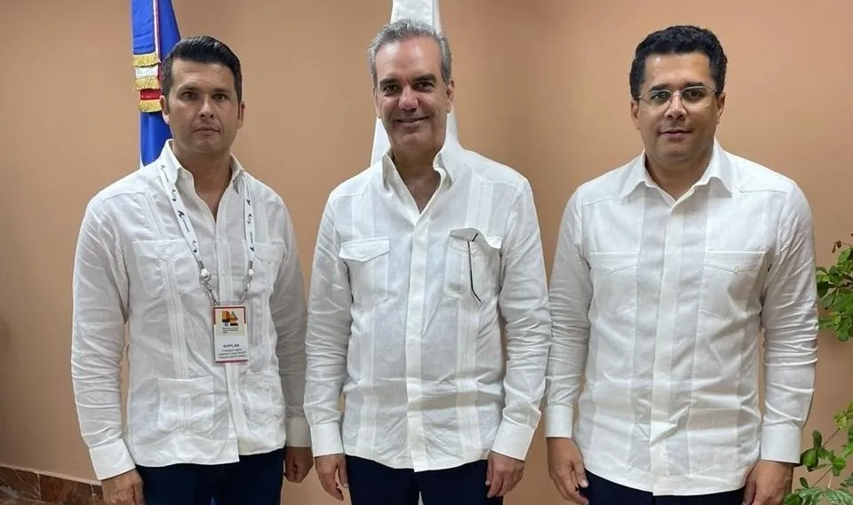 Francisco López CEO de Lopesan, informa al Presidente Abinader y al ministro Collado sobre las nuevas inversiones