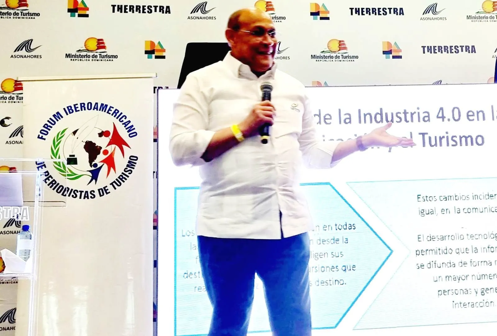 Rafael Santos resalta el impacto inminente de la industria 4.0 en el turismo,  la comunicación y el empleo