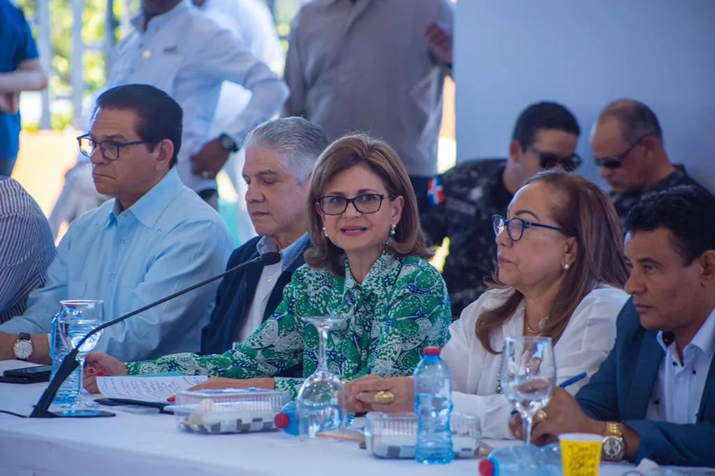 Vicepresidenta Raquel Peña promete obras a comunitarios de Cienfuegos