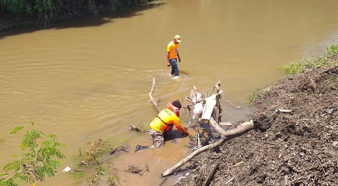Dos personas mueren por desbordamiento de un río en La Vega