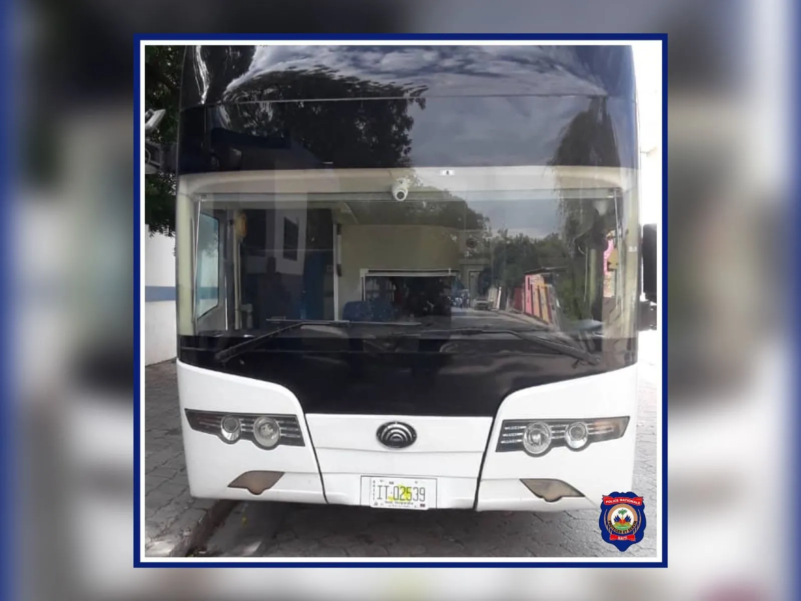 Liberan pasajeros de autobús Capital Coach Line secuestrados por una banda