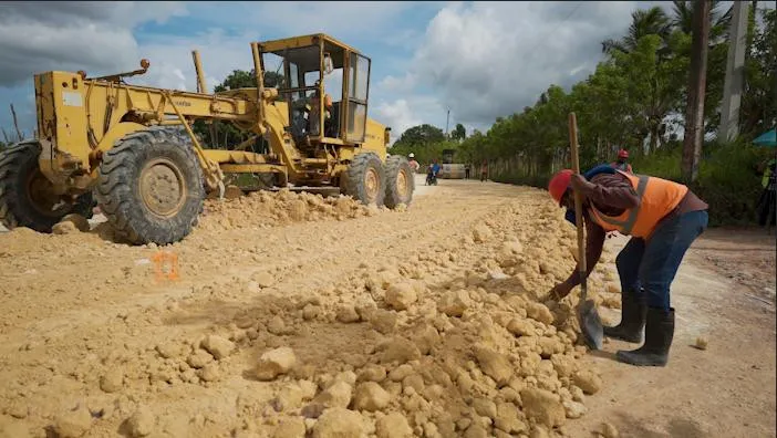MOPC realiza jornada de reconstrucción de carreteras en la La Altagracia