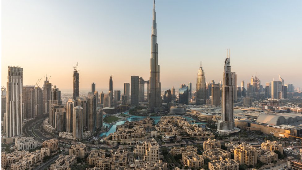 La dinastía bin Sultan, los controvertidos jeques que transformaron a Emiratos Árabes en un poder global