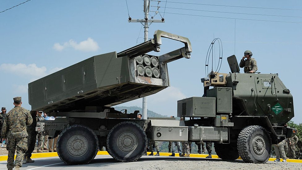 Rusia y Ucrania: cómo son los Himars, los cohetes de largo alcance que EEUU enviará a Kiev en un giro de estrategia (y la respuesta del Kremlin)