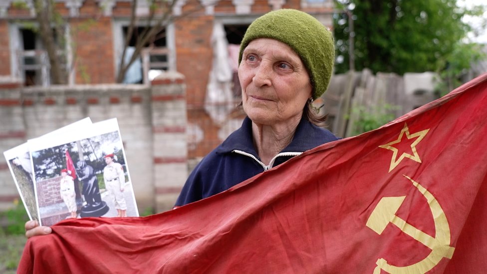 Quién es Babushka Z, la anciana ucraniana que se convirtió sin querer en un ícono de la propaganda rusa