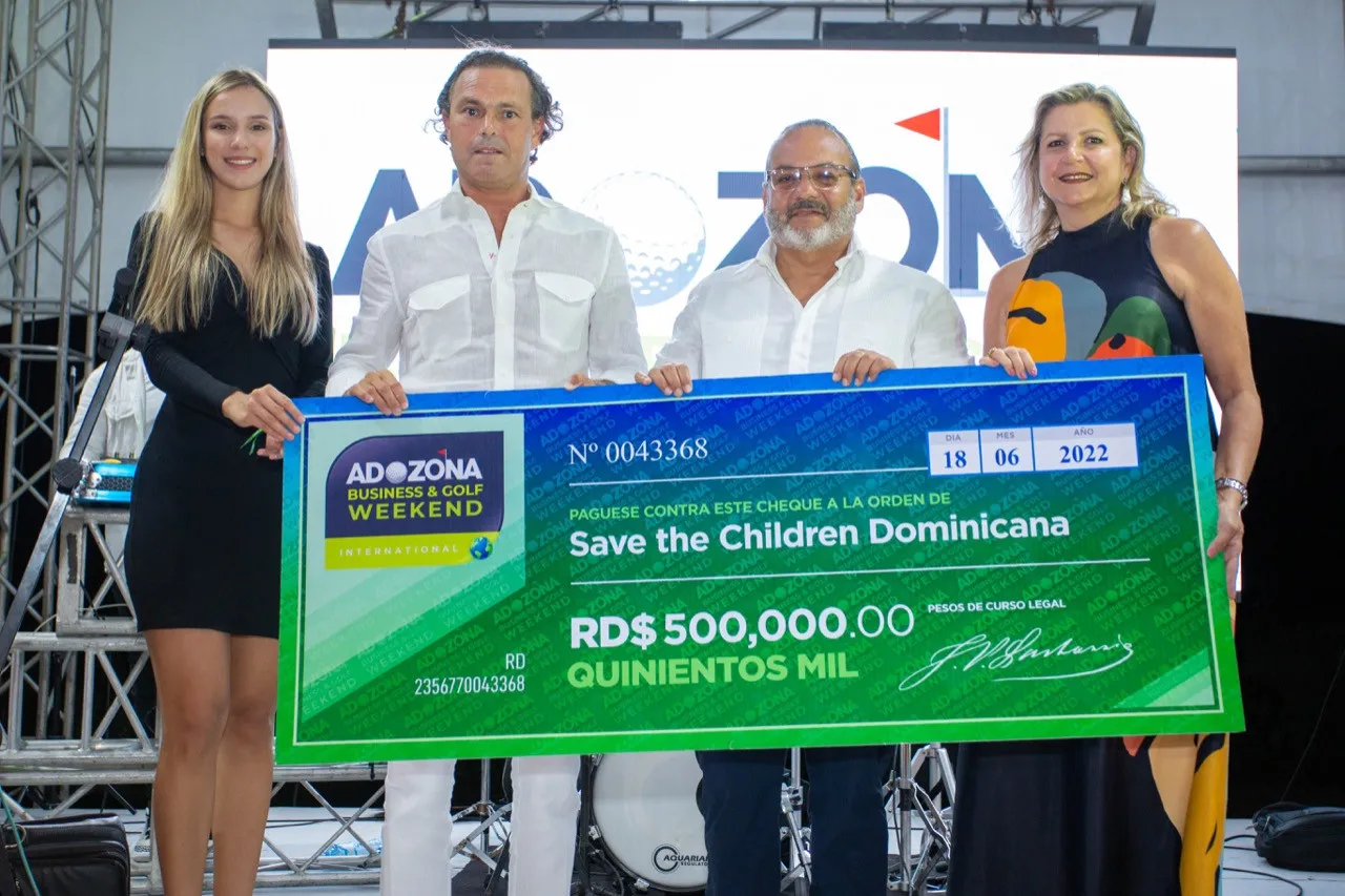 Adozona dona un millón de pesos a Save the Children Dominicana 