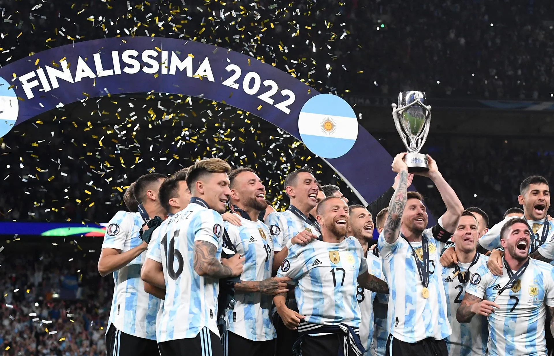 Argentina golea a Italia y levanta la Finalíssima. Messi tras Maradona