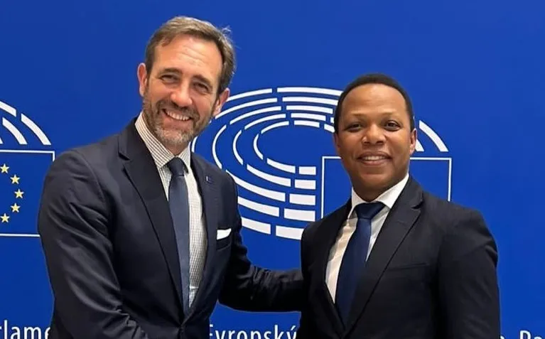 Llevan al Parlamento Europeo postura de Abinader sobre Haití.