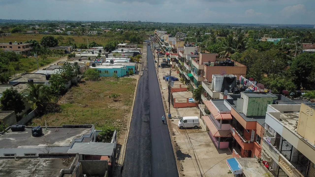 Alcaldía Los Alcarrizos extiende plan de asfalto a Ciudad Satélite