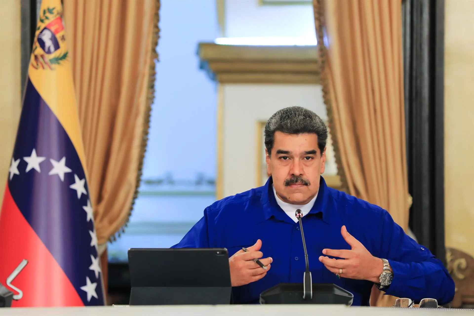 Maduro renuncia a viaje por manifestaciones internas y 