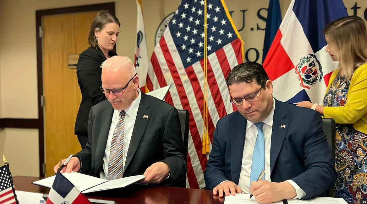 Aduanas firma acuerdo con Seguridad Nacional de los EE. UU. para detección de riesgos