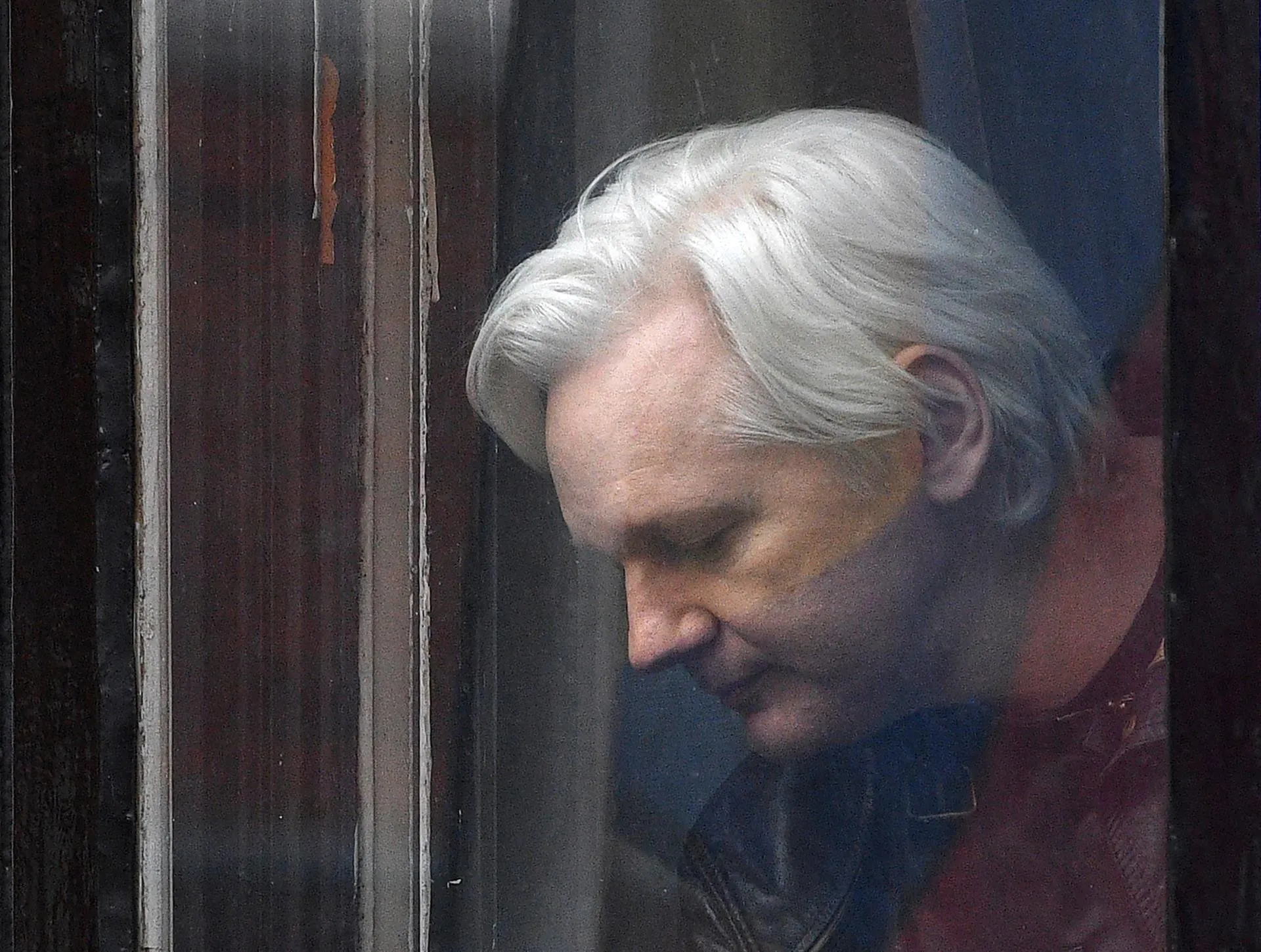 Assange a prisión perpetua por decir la verdad, denuncia Lula
