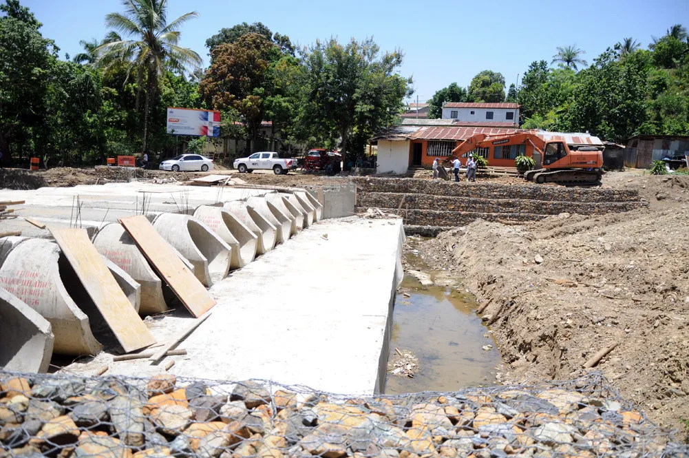 Obras Públicas construye carretera entre La Vega y Moca