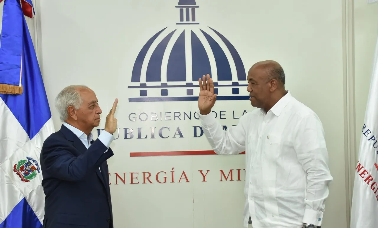 Ministro juramenta a Manuel Lara en Consejo EDE y le desea éxitos