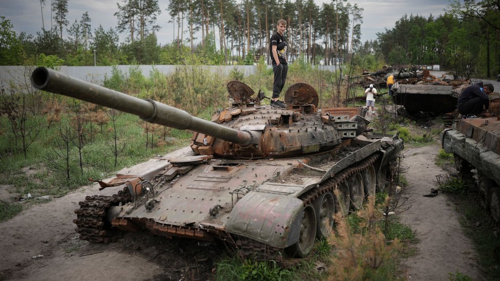 Por qué la guerra en Ucrania ha puesto en duda el futuro de los tanques en el campo de batalla