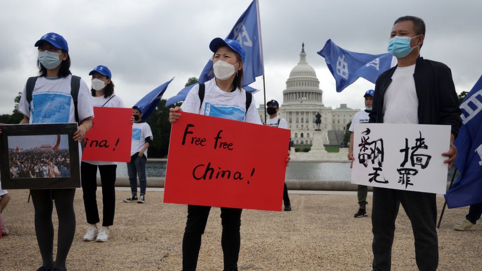 Cómo China usa espías para vigilar y desacreditar a disidentes que viven en Estados Unidos