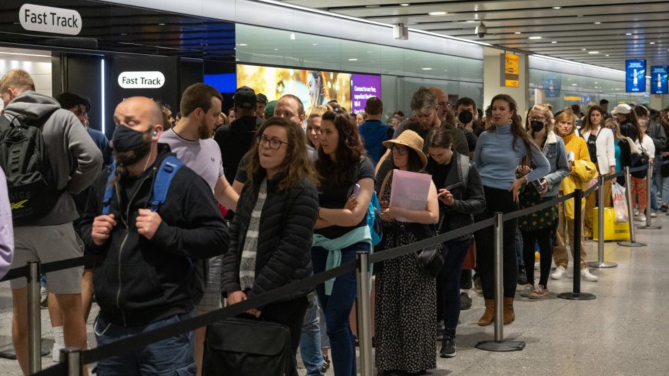 Los vuelos se encarecerán aún más, según el presidente de la IATA
