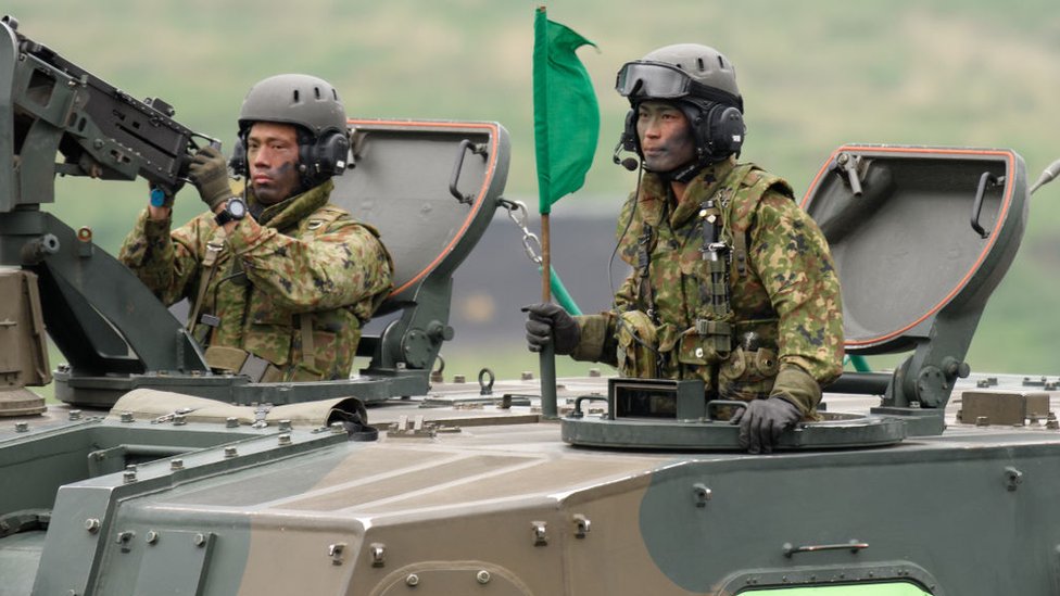 ¿Fin del pacifismo en Japón? La polémica reforma constitucional por la que puede cambiar el papel de los militares en ese país asiático