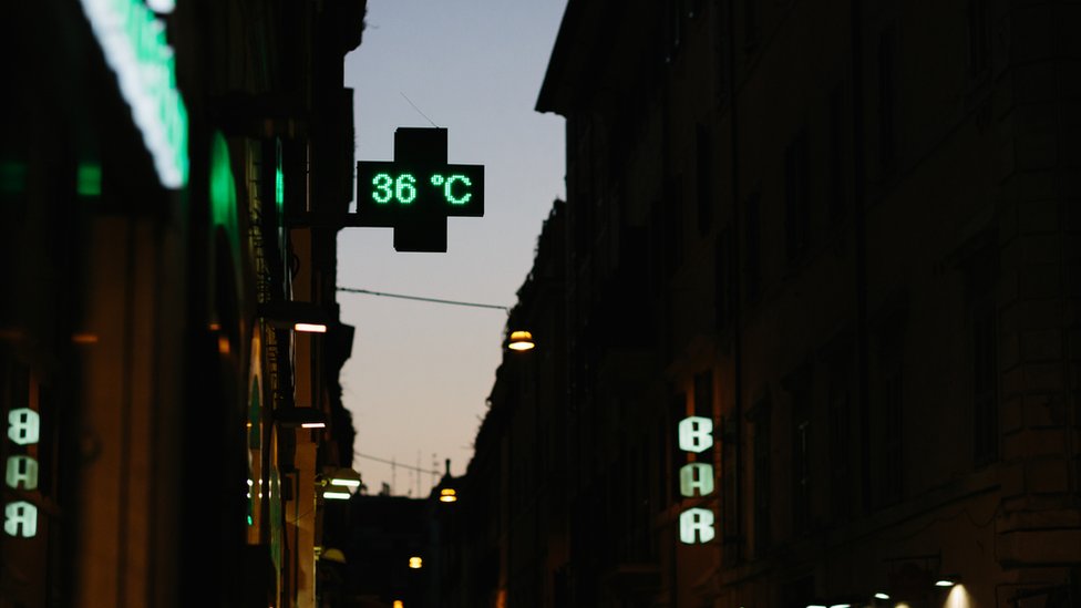 Un calcetín con arroz frío y otras 6 recomendaciones para dormir durante una ola de calor