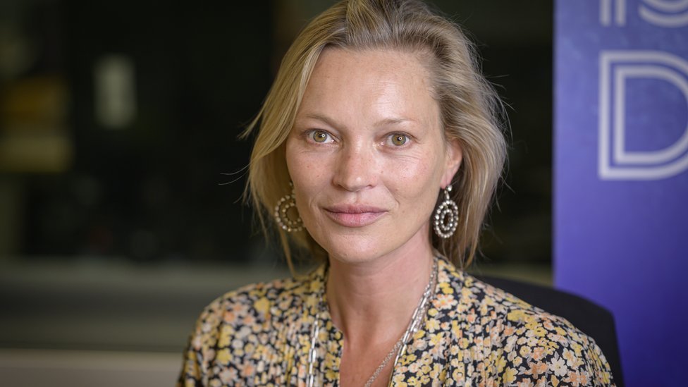 La supermodelo Kate Moss habla sobre los peligros para los adolescentes en la industria de la moda
