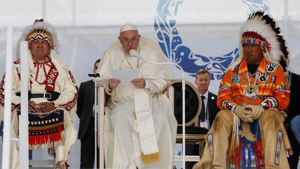 La histórica petición de perdón del papa Francisco a los indígenas de Canadá por la destrucción cultural y la asimilación forzada de la que fueron víctimas