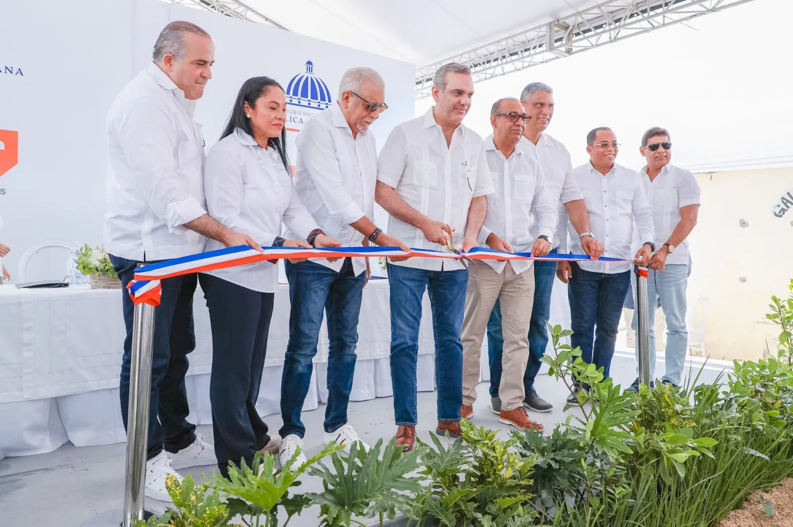Abinader inaugura obras en la provincia María Trinidad Sánchez