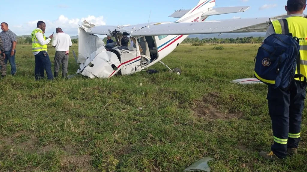 Dos fallecidos al precipitarse avioneta en Puerto Plata