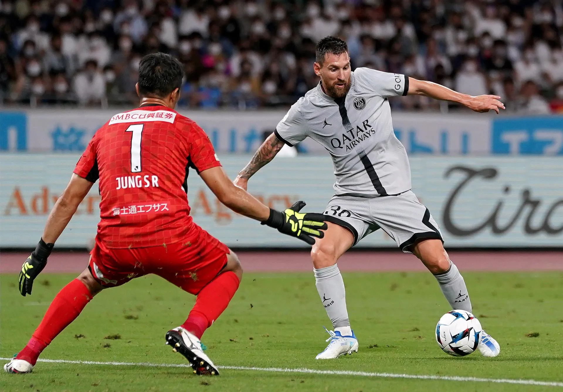 Messi y Mbappé se exhiben en Tokio ante el campeón japonés