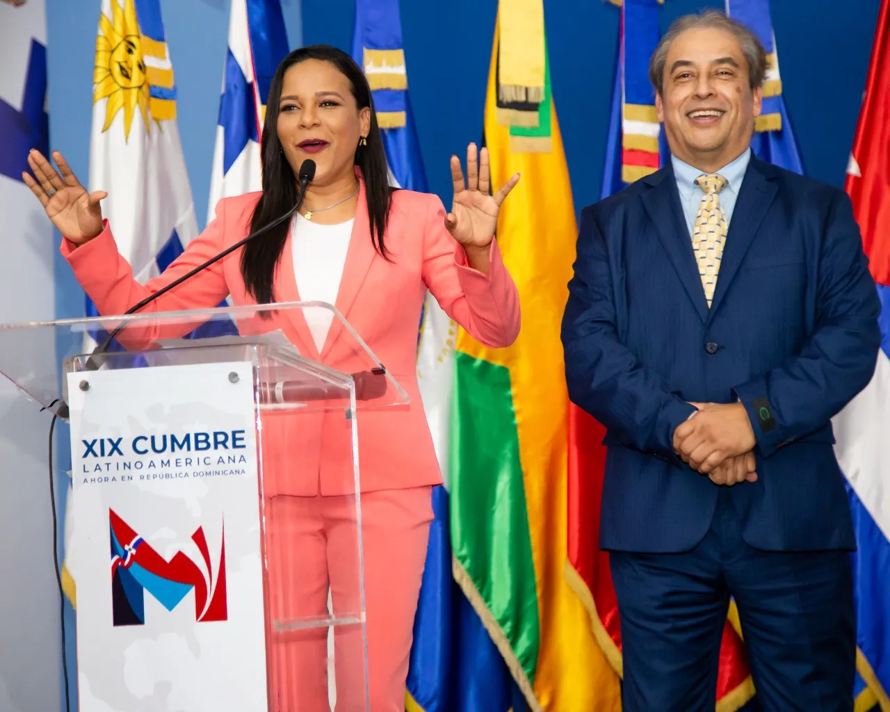 Colombia Alcántara recibe el premio 