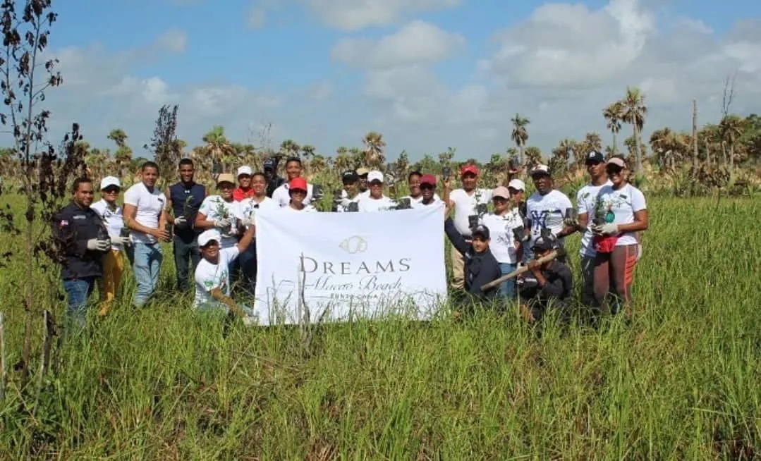 Dreams Macao Beach Punta Cana realiza jornada de reforestación en Laguna Bávaro