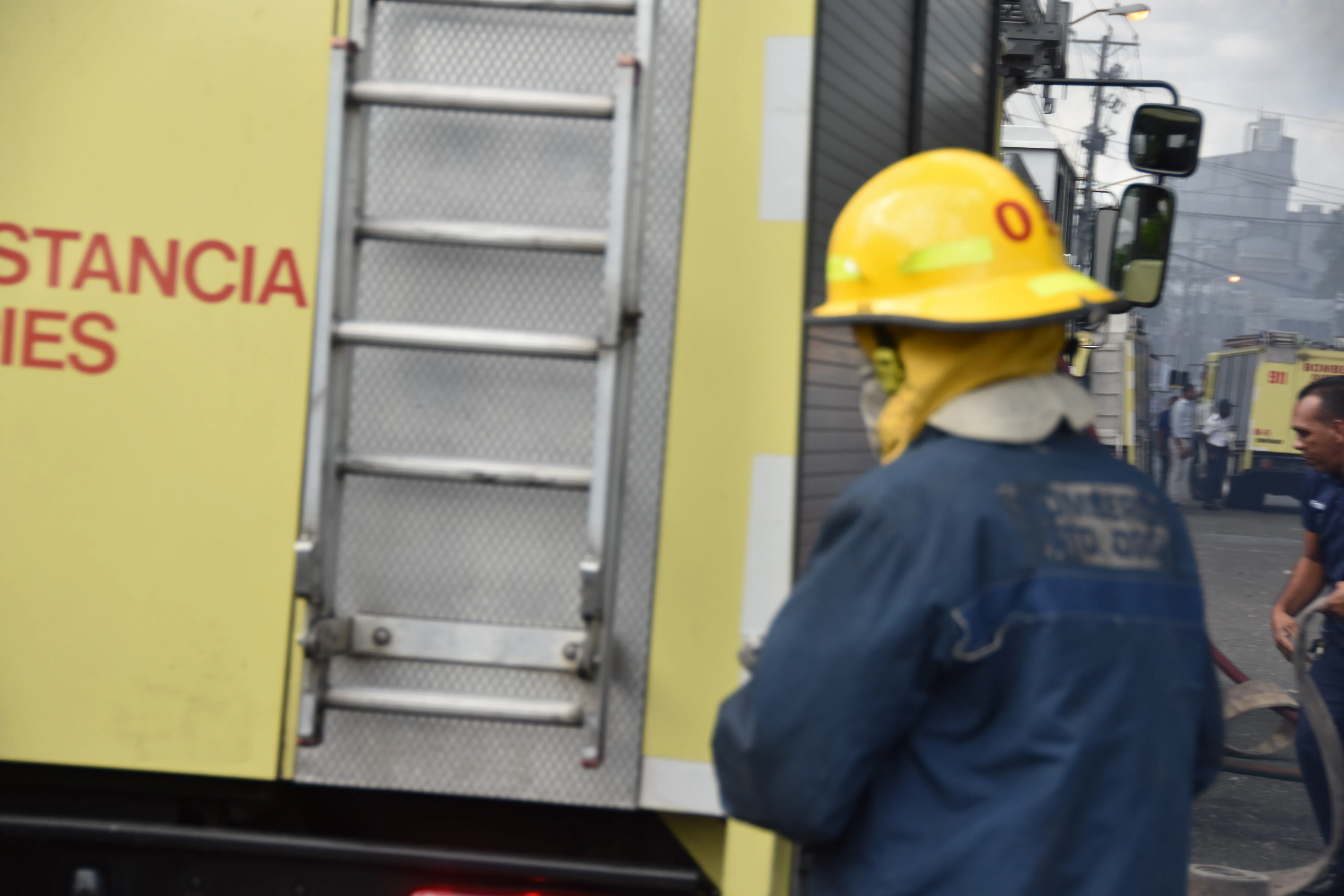 Muere bombero que resultó herido en incendio en centro comercial de Higüey