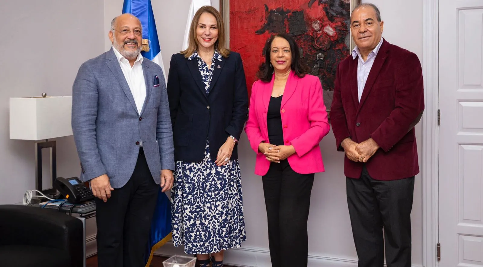 Ministra de Cultura se reúne con la Unión de Escritores Dominicanos