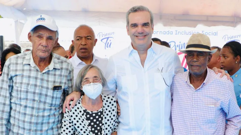 Abinader destaca apoyo del Gobierno a dominicanos de escasos recursos ...