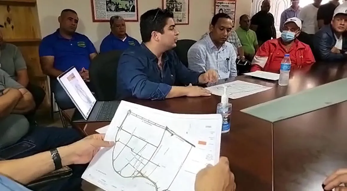 Transportistas Santiago se reúne con ejecutores proyecto monorriel y teleférico