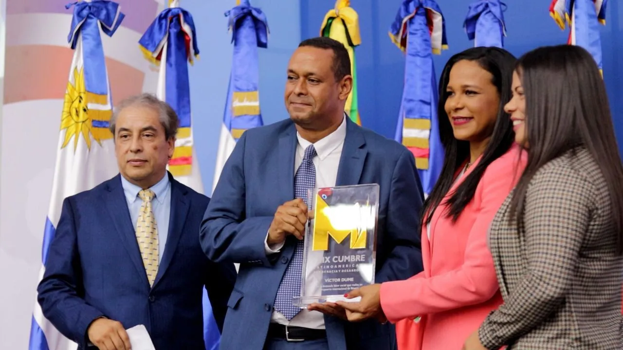 AIB recibe reconocimiento por labor social en la comunidad Dominicana