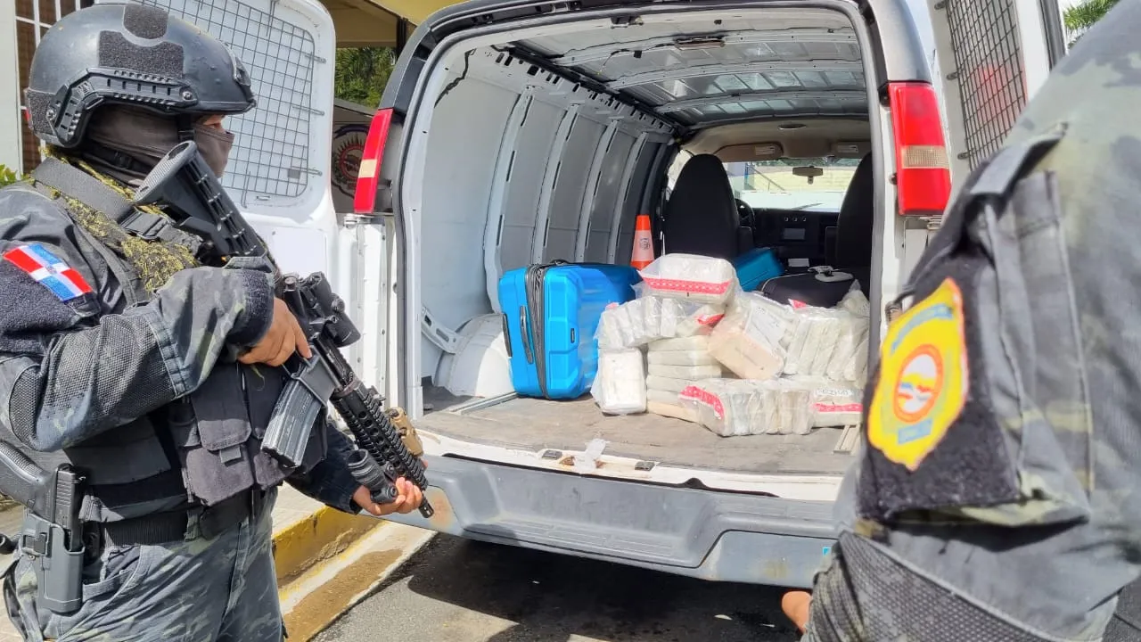 Apresan a tres hombres con 81 paquetes de cocaína en La Altagracia