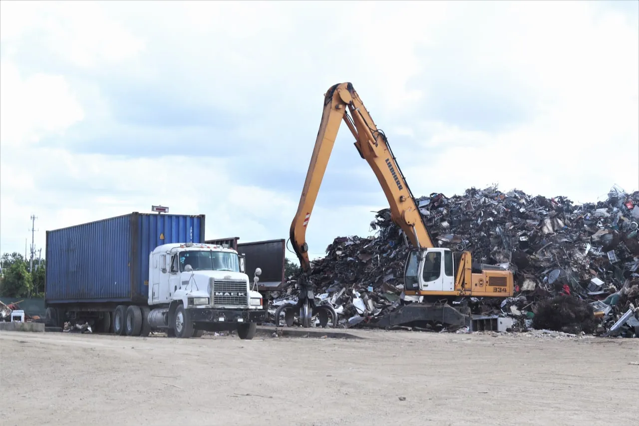 Ayuntamiento SDE ordena cierre de metalera por contaminación medioambiental