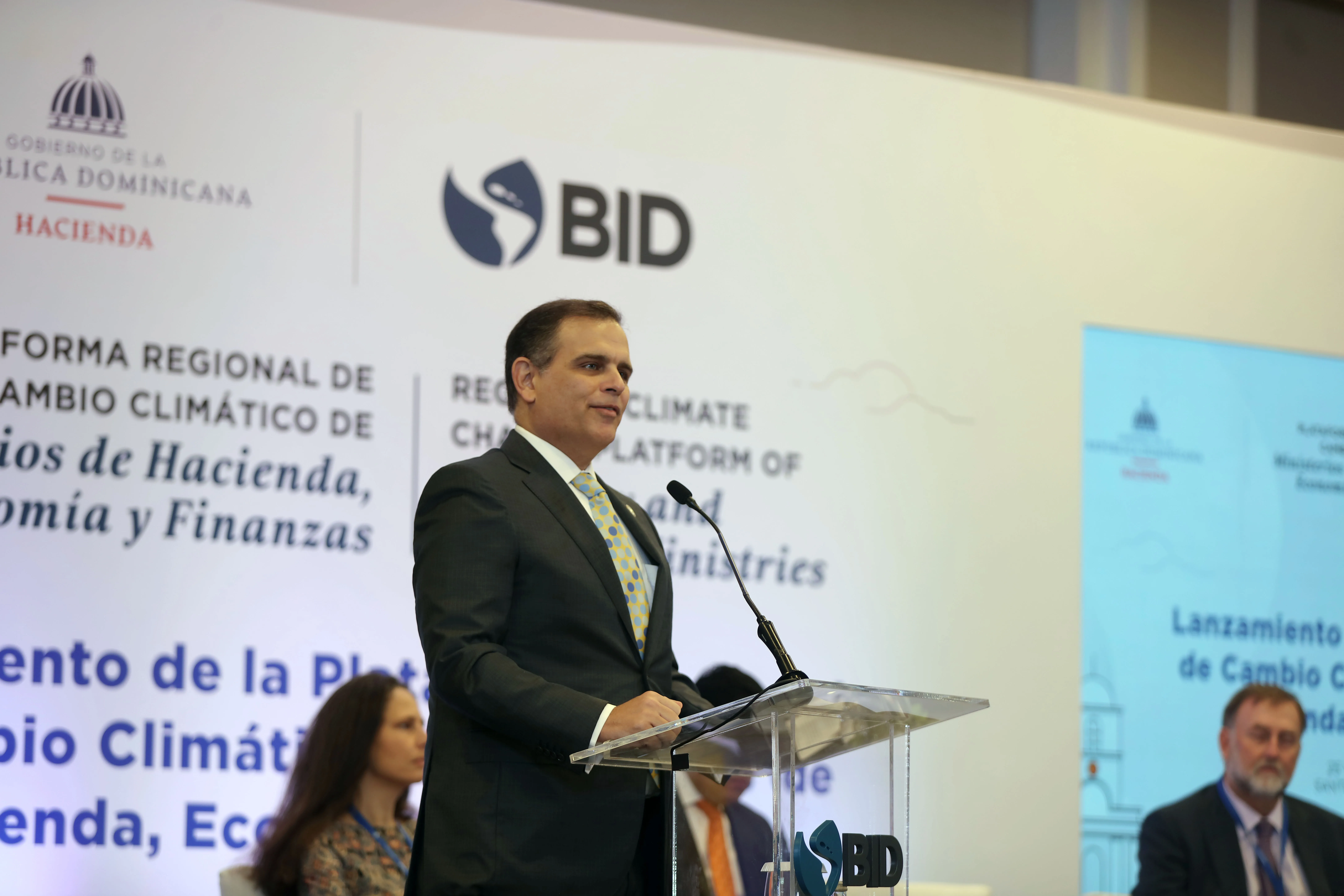 Ministro de Hacienda participa en Reunión Anual de la Asamblea de Gobernadores del BID en Panamá
