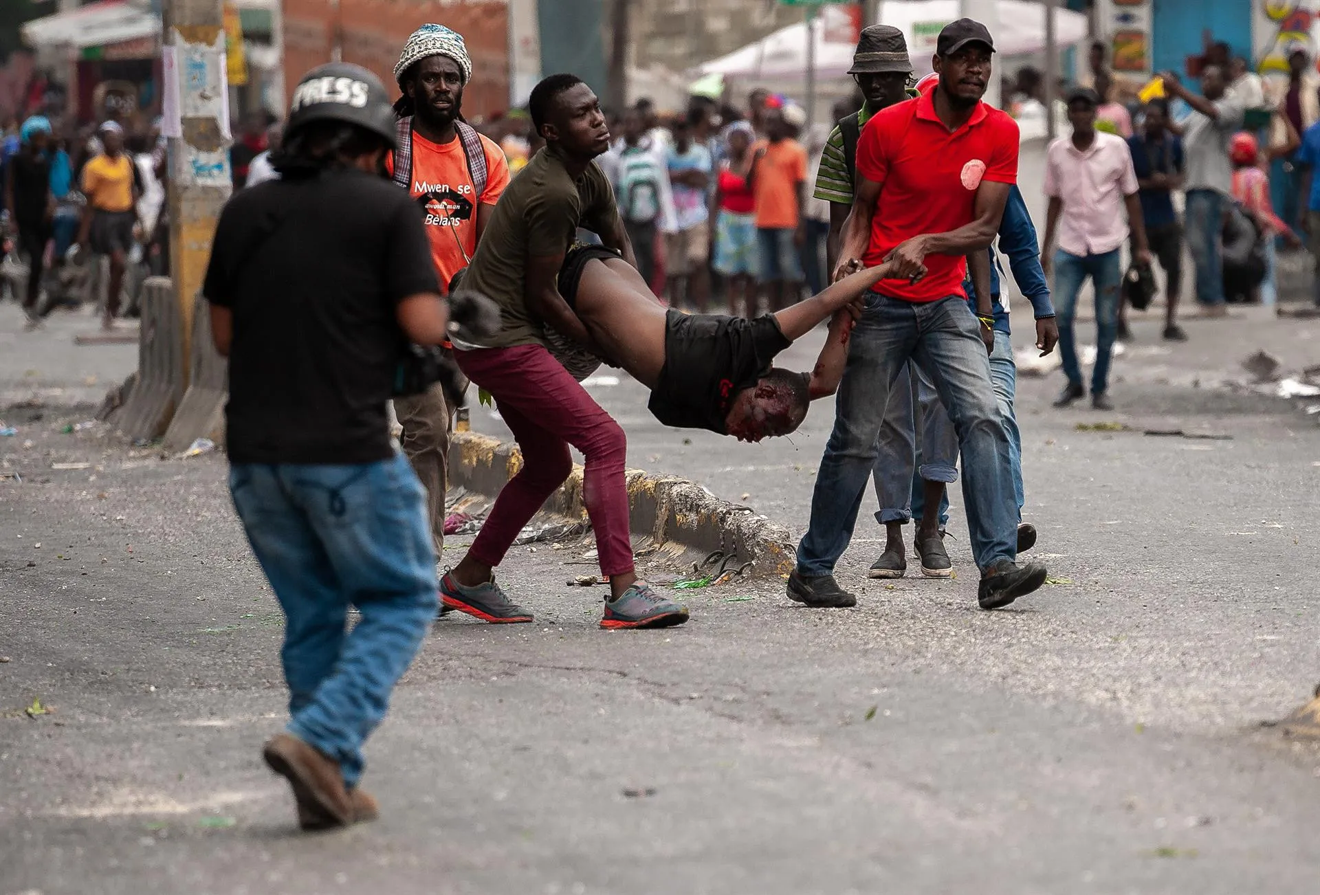 Cruz Roja Internacional llama a proteger vida de médicos y heridos en Haití