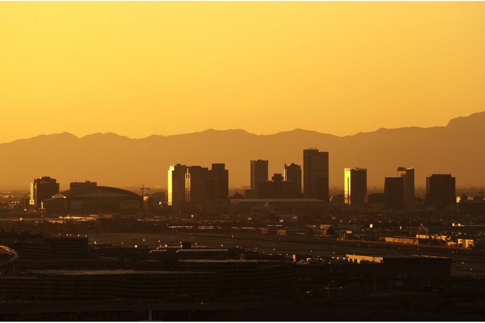 Por qué Phoenix es la ciudad de EEUU con más muertes asociadas al calor (y cómo trata de prevenirlas)