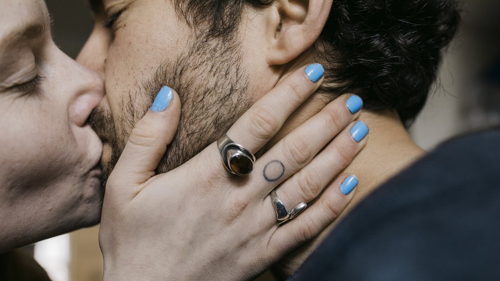 La creciente curiosidad por explorar las relaciones abiertas (y dejar atrás la monogamia de forma consensuada)