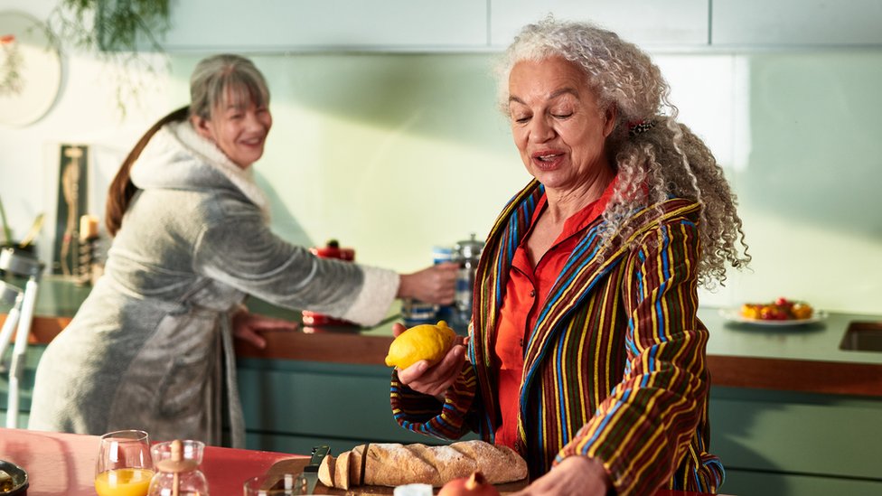 Los británicos mayores de 50 años que vuelven a vivir en casas compartidas por el aumento de los alquileres