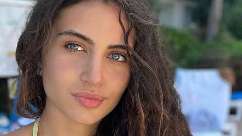 Quítate todas esas capas y verás quién eres realmente: la joven que competirá en la final del certamen de belleza de Miss Inglaterra sin maquillaje