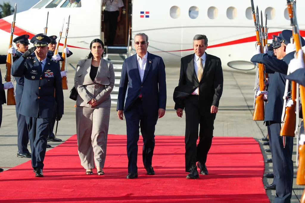 Abinader llega a Colombia para participar en toma de posesión Gustavo Petro