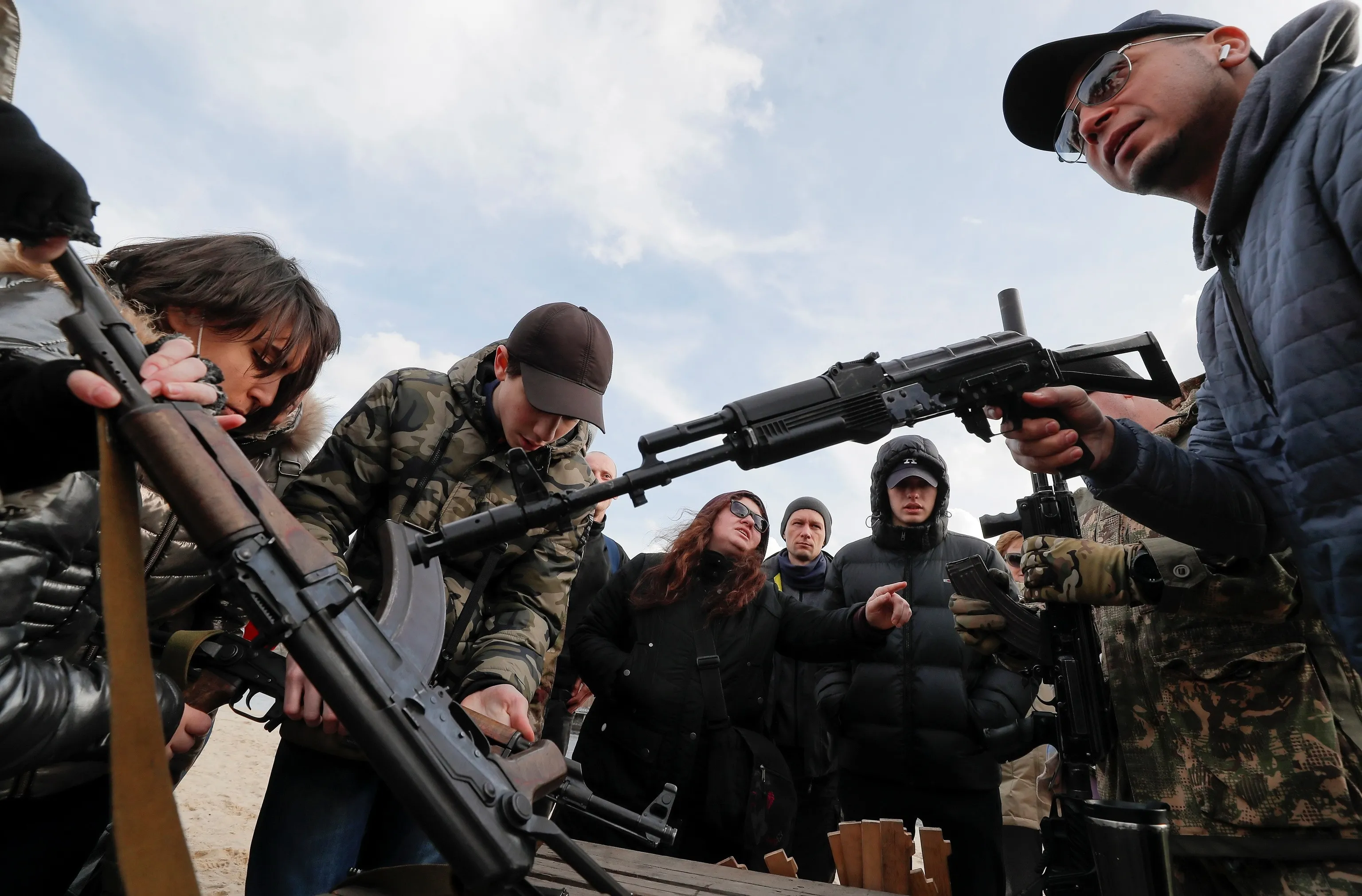 EE.UU invertirá mil 300 millones de dólares más en armas para Ucrania
