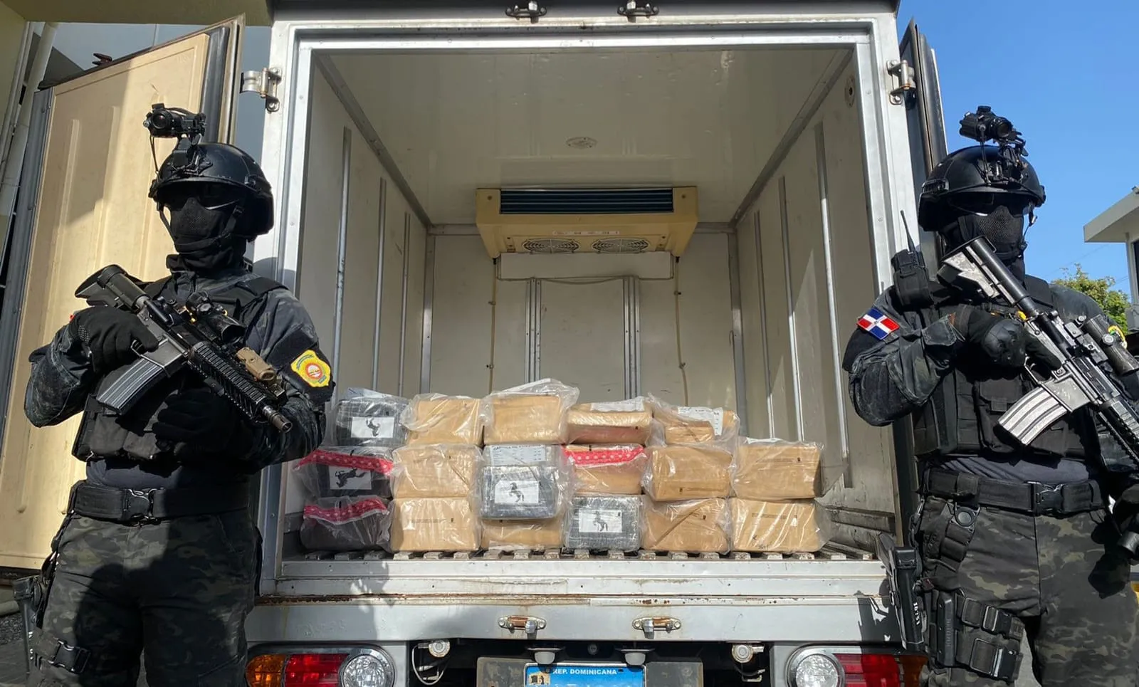 Autoridades decomisan 95 paquetes de cocaína en Barahona